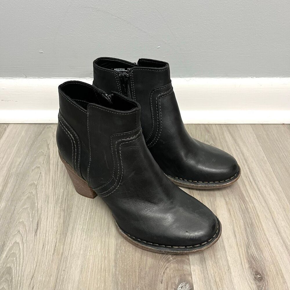 Clarks Booties Women's 6 Artisan Carleta Paris Black Leather Heeled Ankle‎